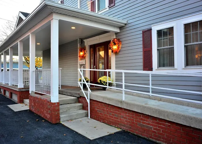 Skaneateles Places to Stay