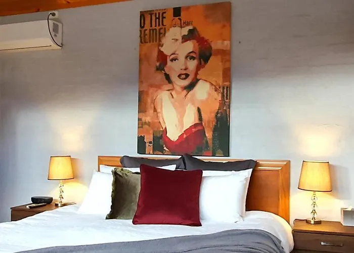 Gloucester Places to Stay