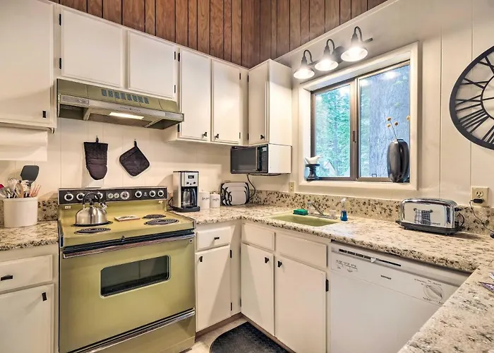 Pinecrest Places to Stay