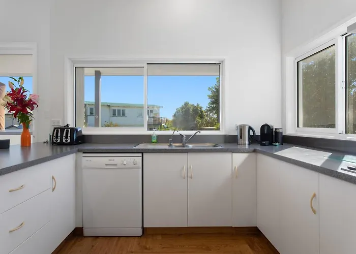 Wainui (Bay of Plenty) Places to Stay