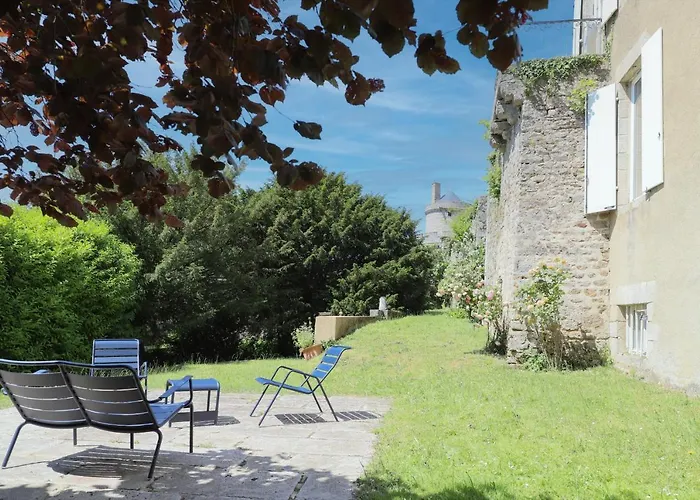 Les Chapiseaux Places to Stay
