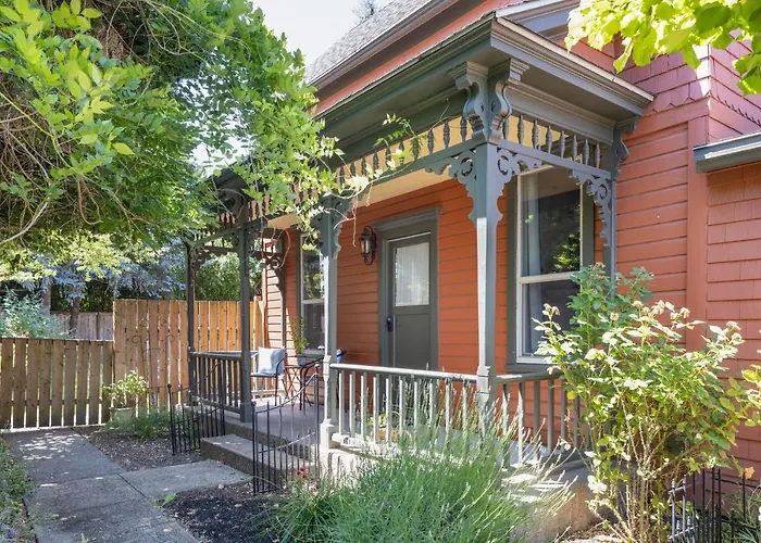 Carlton Places to Stay