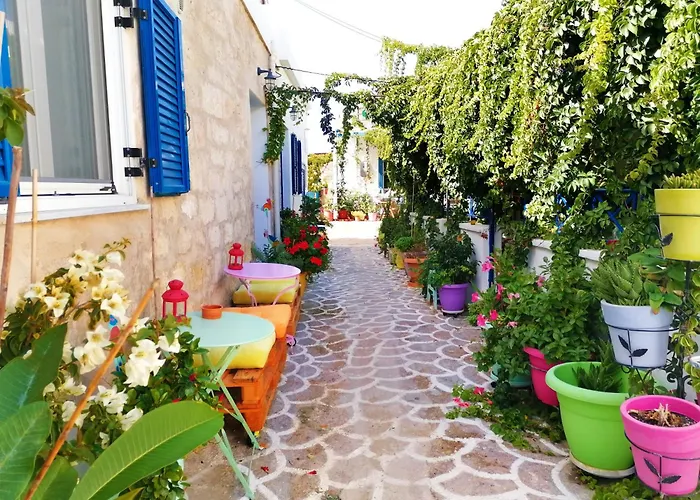 Kimolos Places to Stay