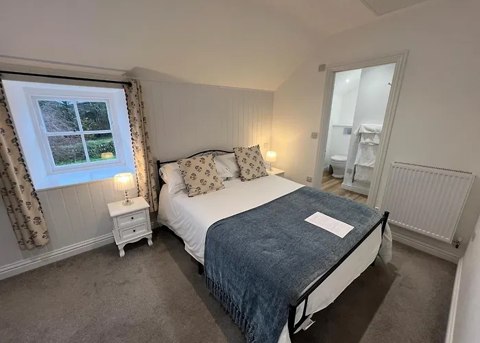 ISLES OF SCILLY Places to Stay