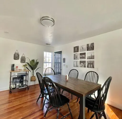 Falls Church Places to Stay