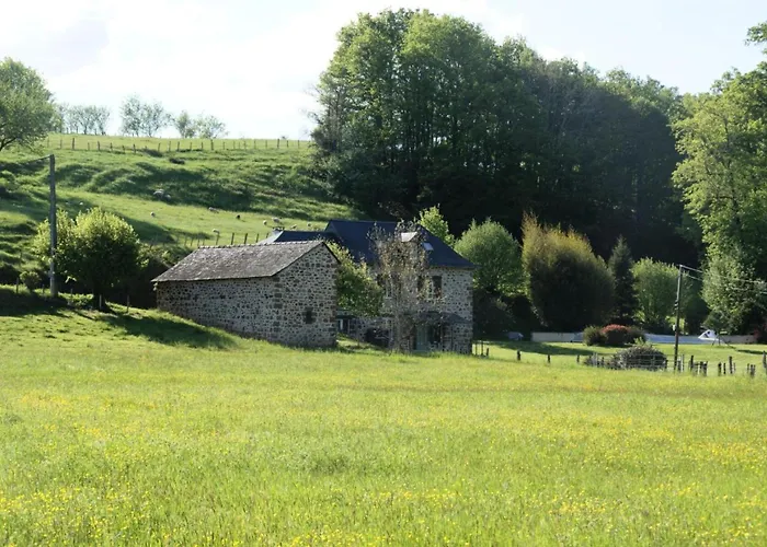 Laval (Correze) Places to Stay