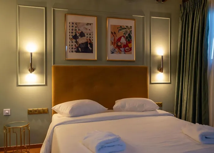 Gythio Places to Stay