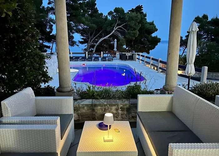Sumartin Places to Stay