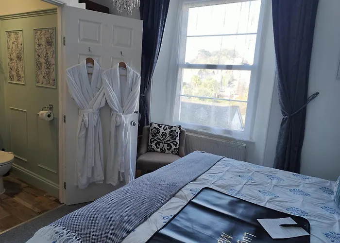 DEVON Places to Stay