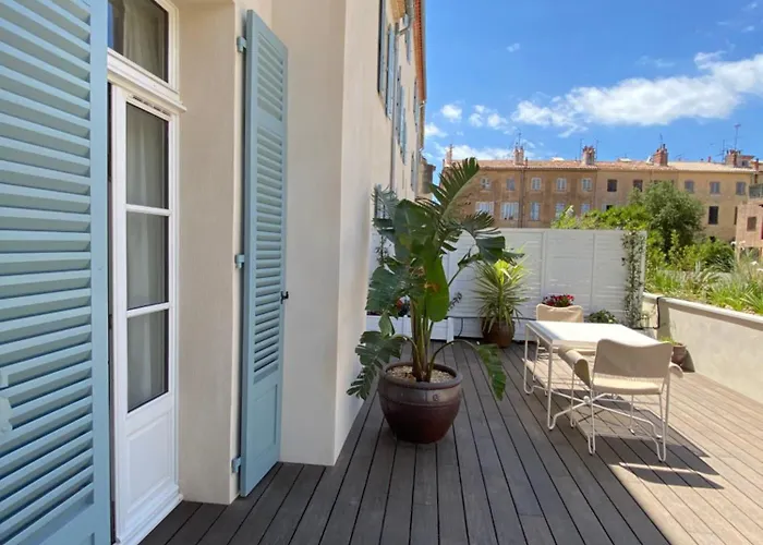 Hyeres Places to Stay