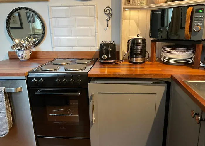 East Molesey Places to Stay