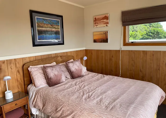 Oakura Places to Stay