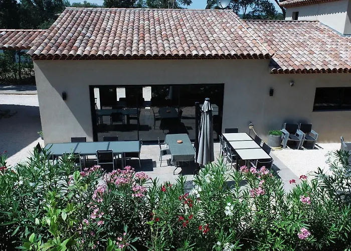 Le Plan-de-la-Tour Places to Stay