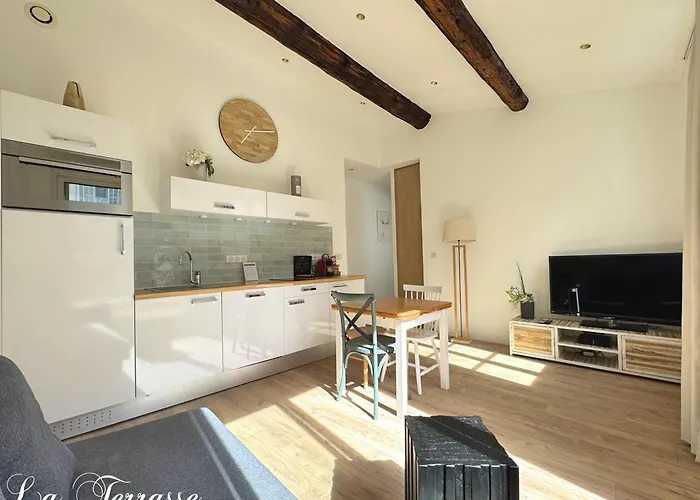 Giens Places to Stay