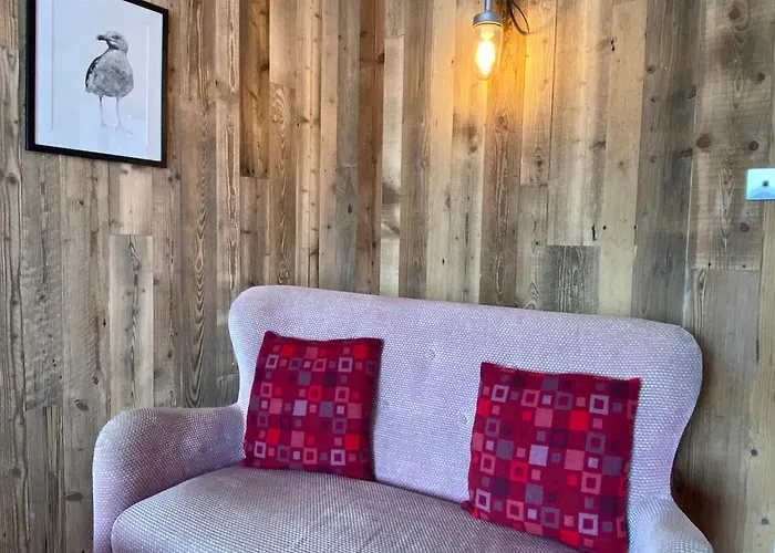 Aberaeron Places to Stay