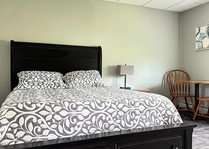 Farmington Places to Stay