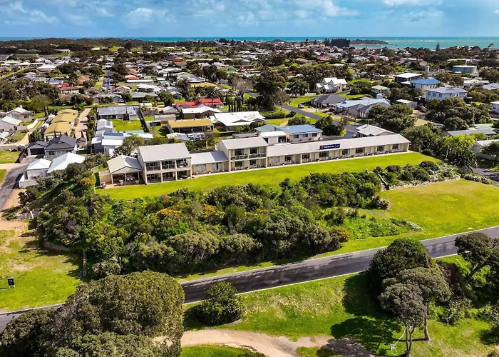 Boatswain Point Places to Stay