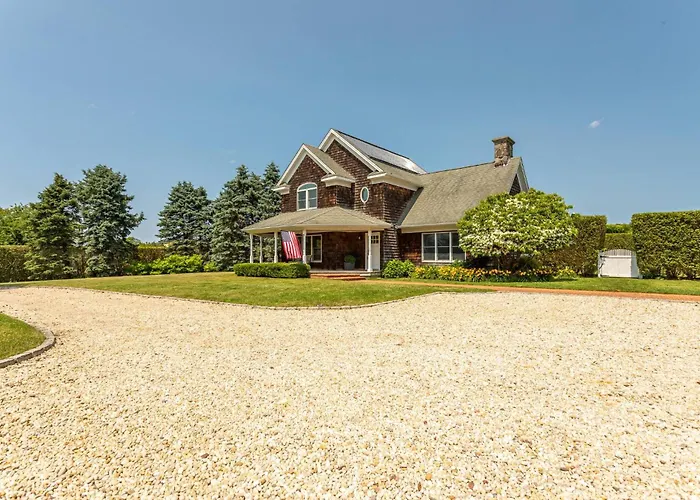 Riverhead Places to Stay