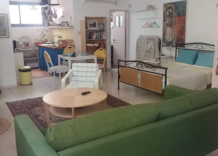 Gedera Places to Stay