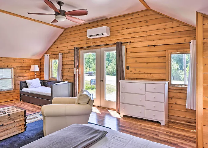 Suttons Bay Places to Stay