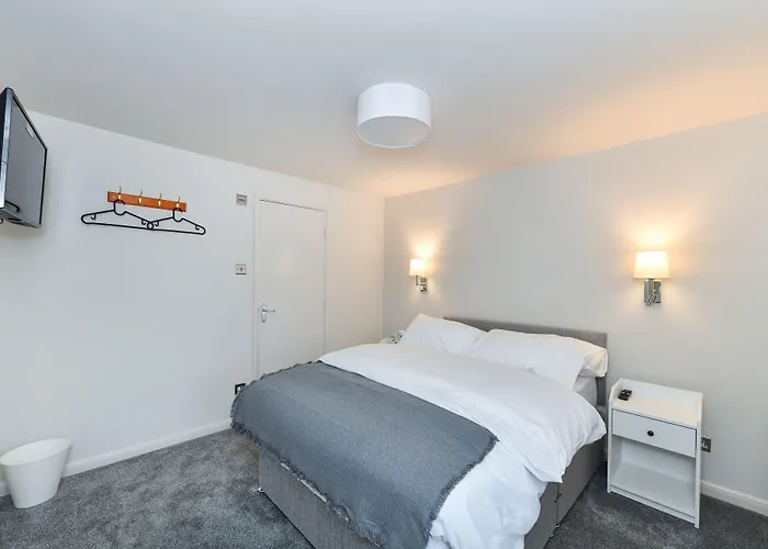 Rolleston (Nottinghamshire) Places to Stay