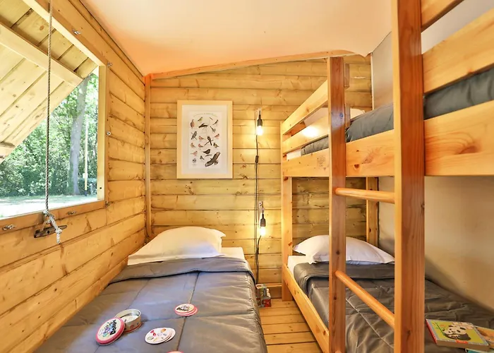 Longeville-sur-Mer Places to Stay