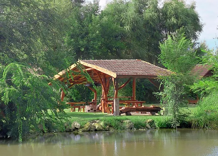 Pusztaszer Places to Stay