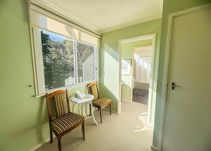 Mount Victoria Places to Stay