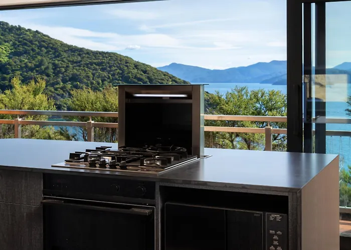 Maraetai Bay Places to Stay