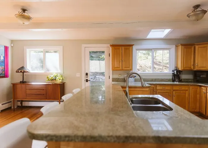 Manchester-by-The-Sea Places to Stay