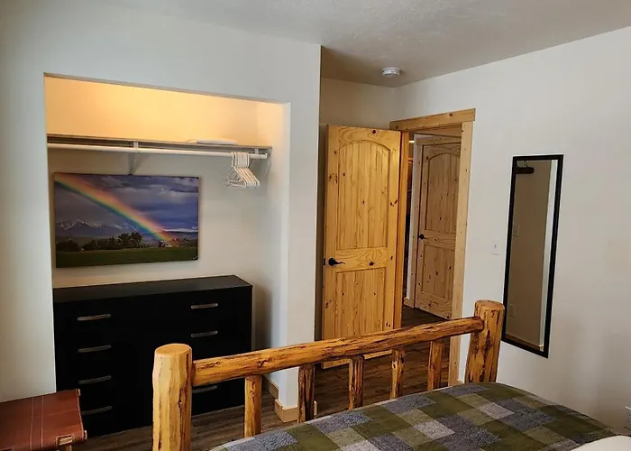 Hungry Horse Places to Stay