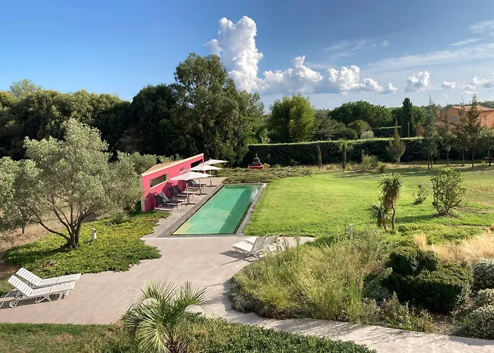 La Londe-les-Maures Places to Stay
