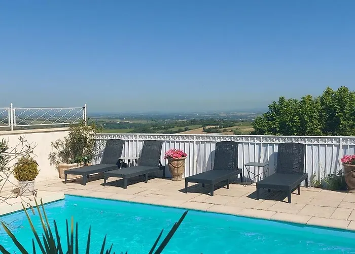 Montreal (Aude) Places to Stay