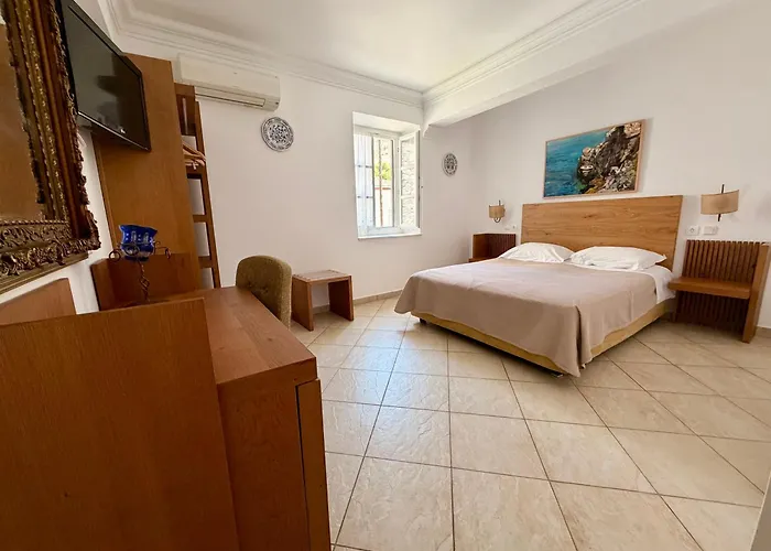 Hydra (Saronic Islands) Places to Stay