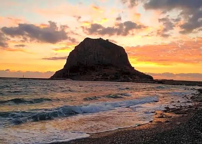 PELOPONNESE Places to Stay
