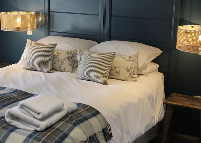 Aboyne Places to Stay