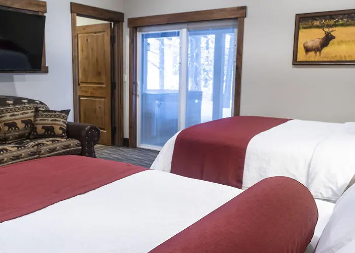Yellowstone National Park Places to Stay