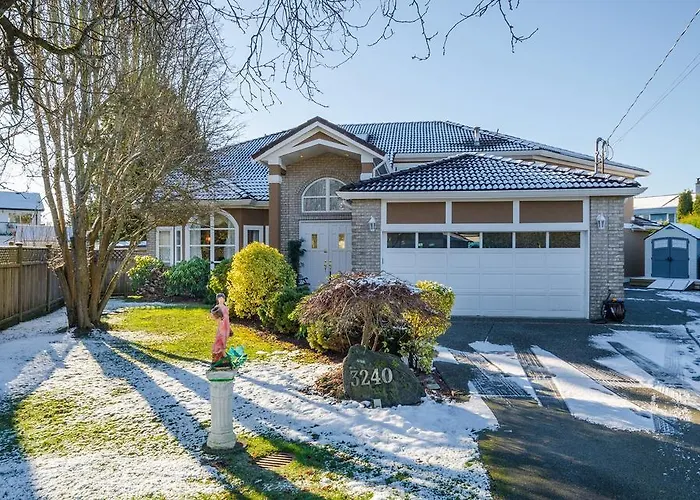 Yyj Places to Stay