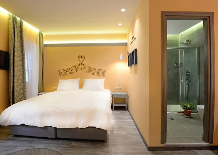 Corfu (city) Places to Stay